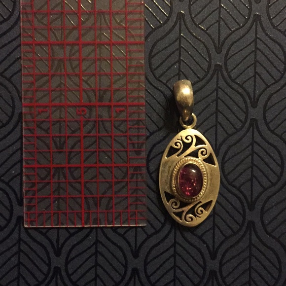 Vintage sterling silver pendant w/ purple stone - Picture 4 of 5